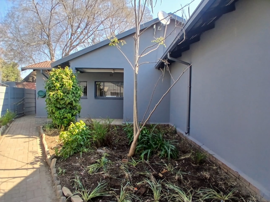 To Let Commercial Property for Rent in Rustenburg Central North West